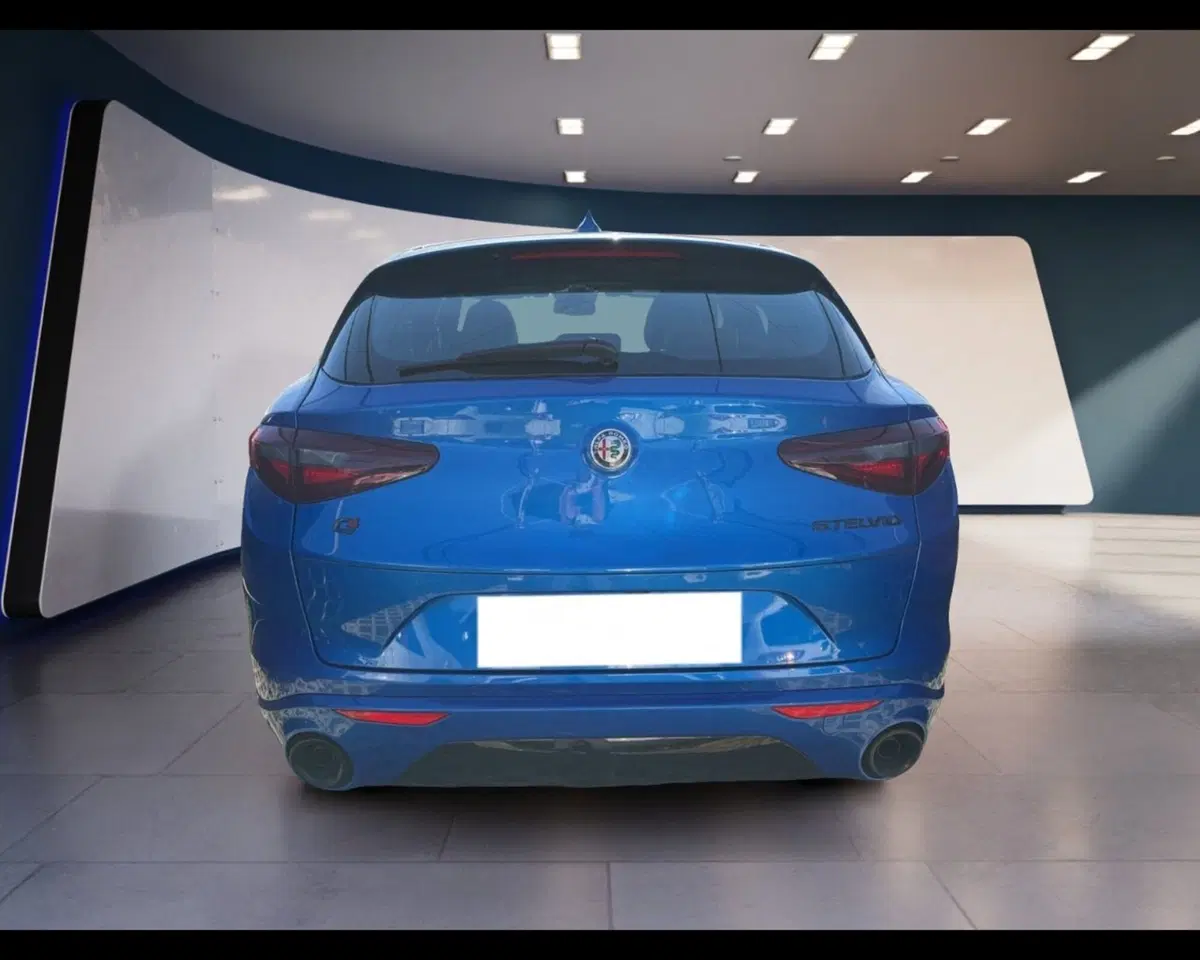 Alfa Romeo Stelvio usata a Torino (8)
