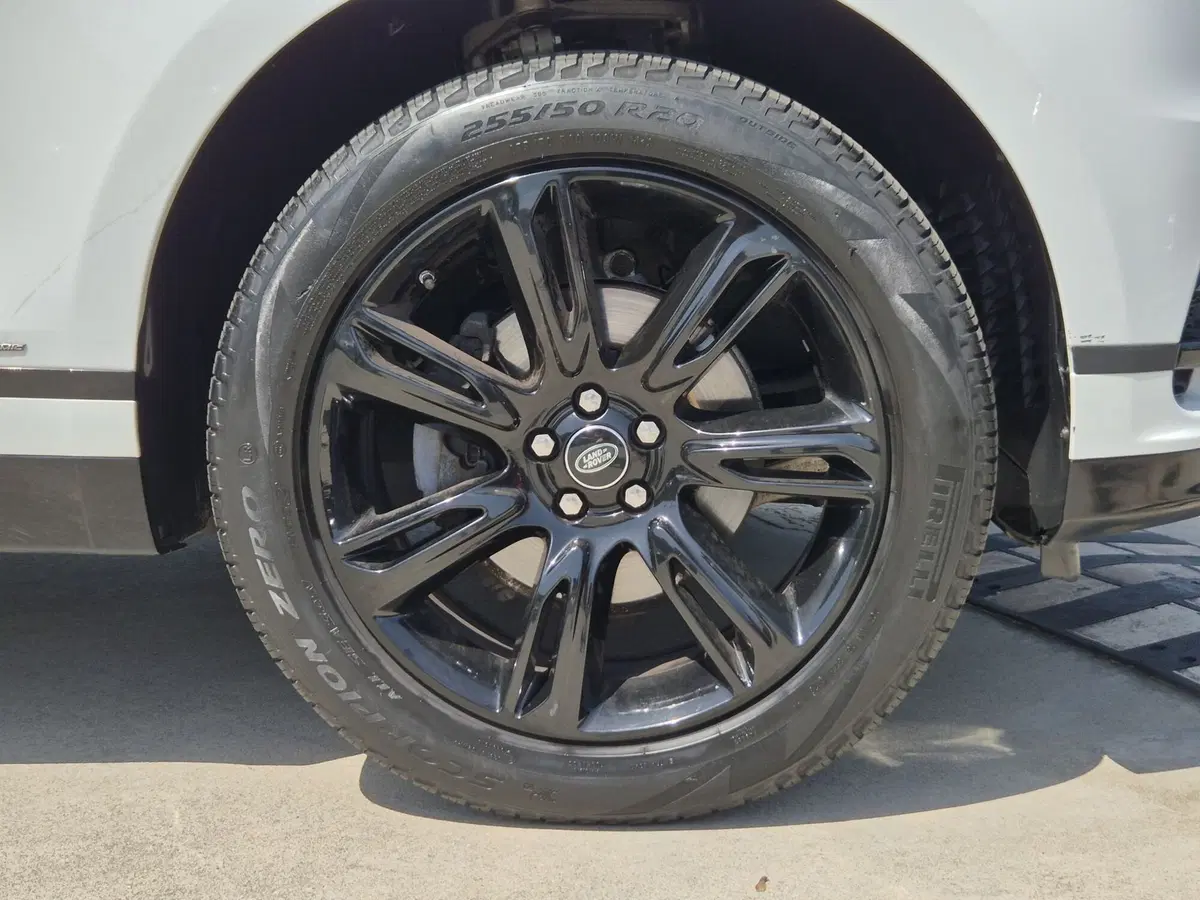 Land Rover Range Rover Velar usata  (13)