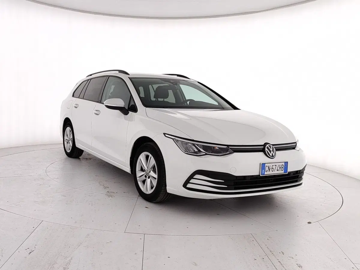 Volkswagen Golf Variant usata a Caserta