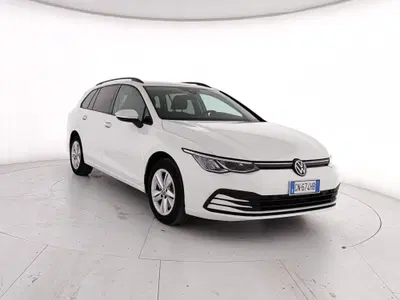 Volkswagen Golf Variant 2.0 tdi Life 115cv del 2023 usata a Caserta