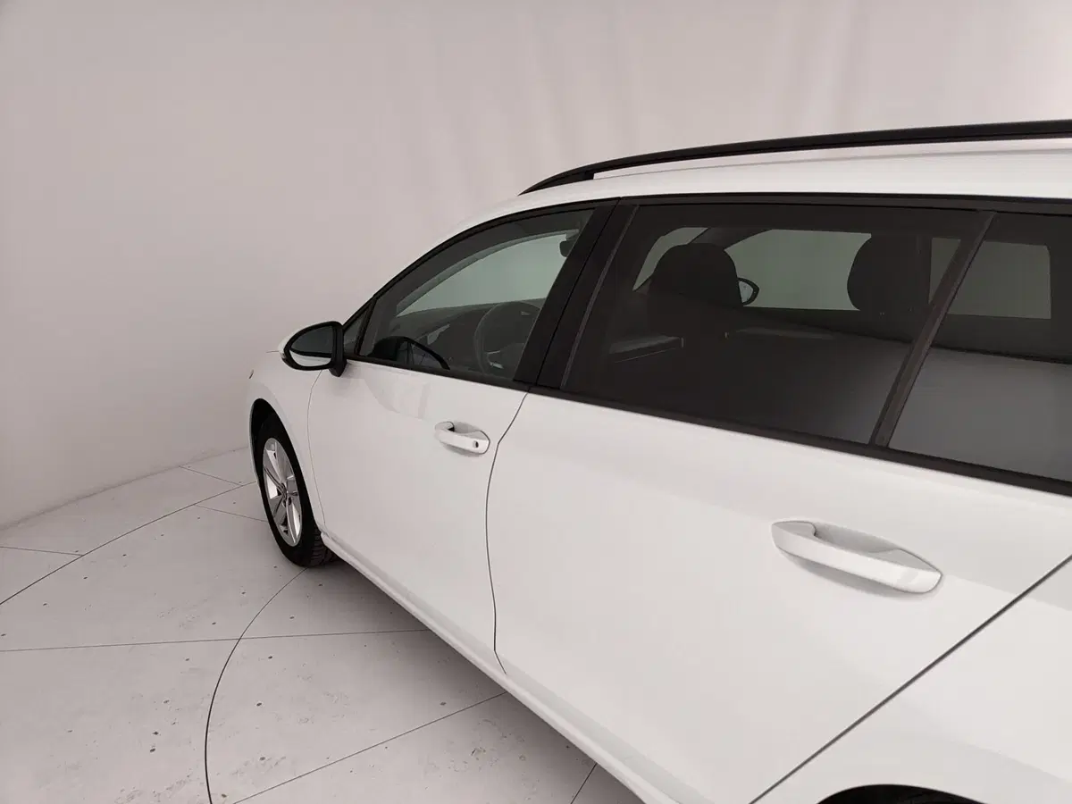 Volkswagen Golf Variant usata a Caserta (12)