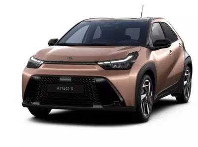 Toyota Aygo X 1.5 hybrid Premium e-cvt nuova a Sesto San Giovanni