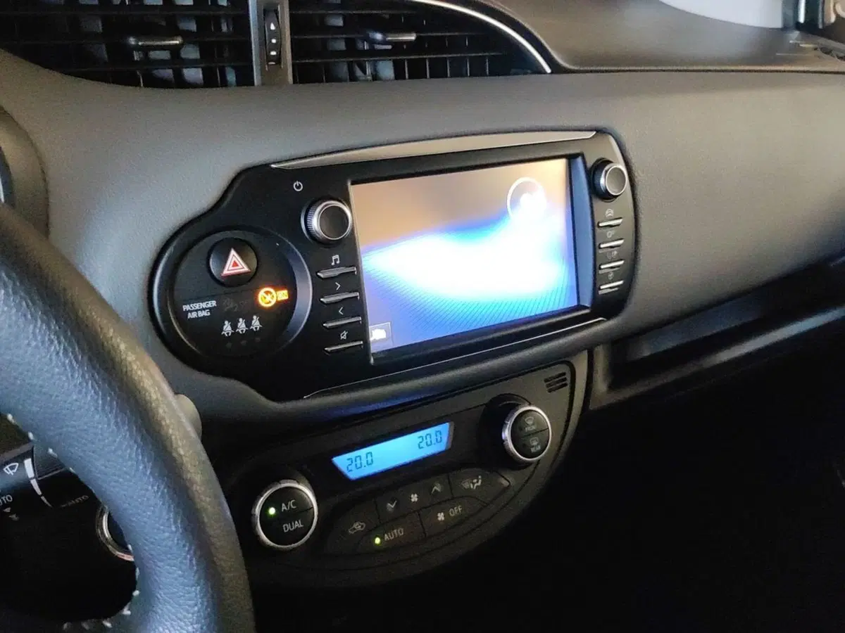 Toyota Yaris usata a Milano (11)