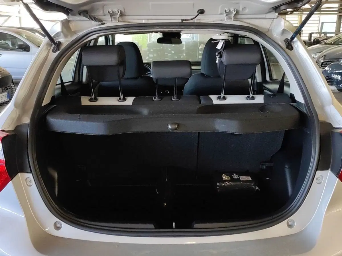 Toyota Yaris usata a Milano (7)