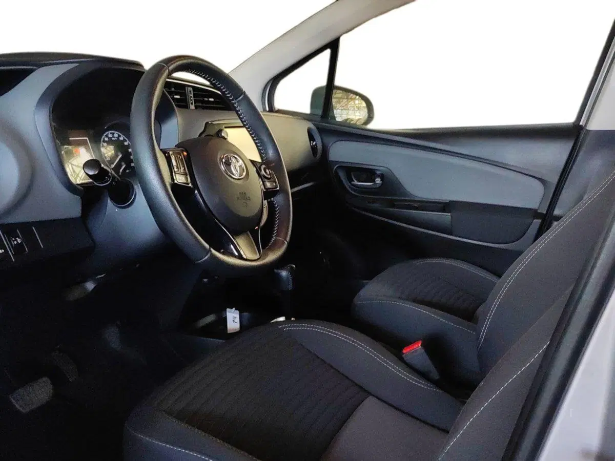 Toyota Yaris usata a Milano (8)