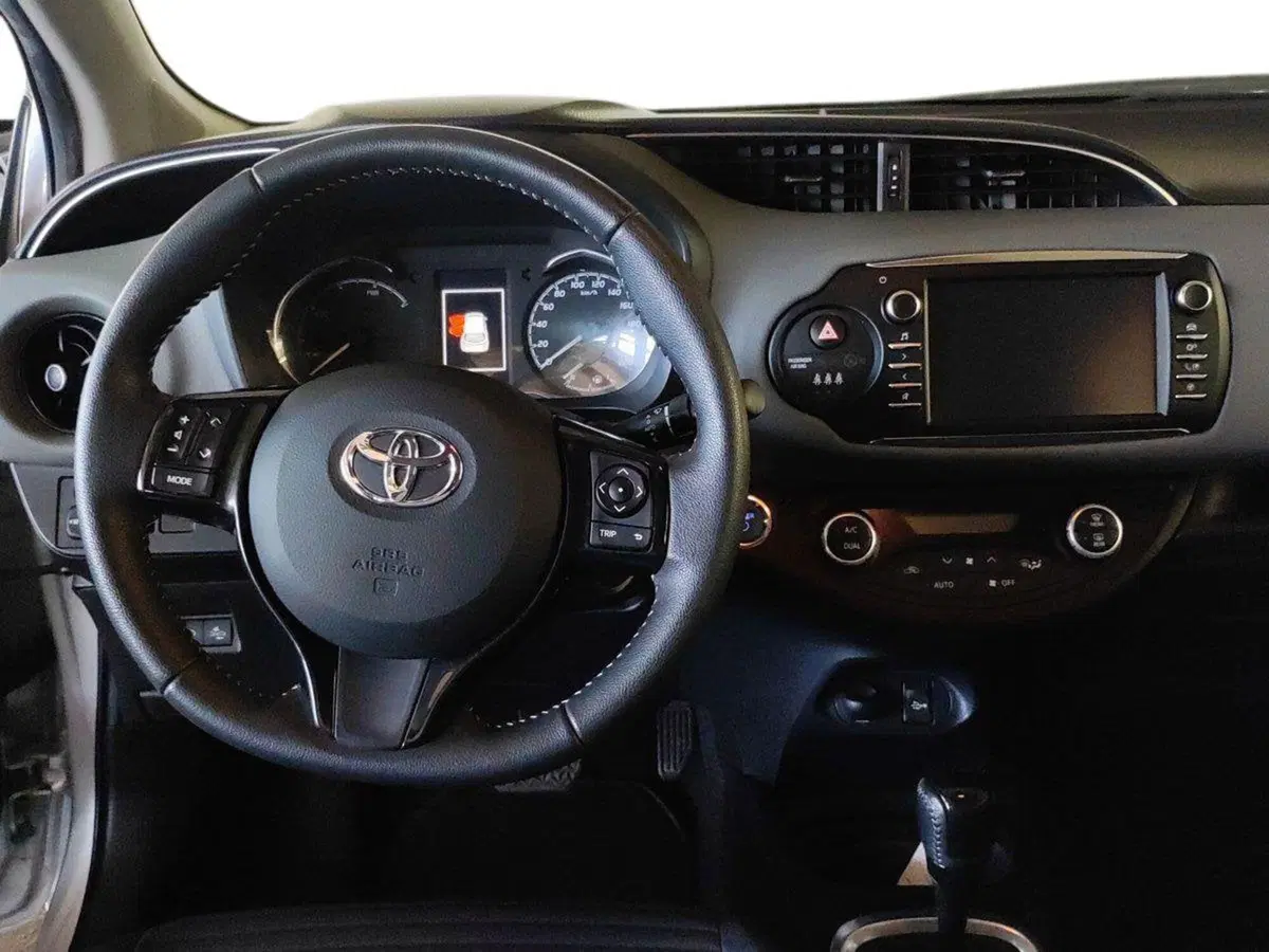 Toyota Yaris usata a Milano (9)
