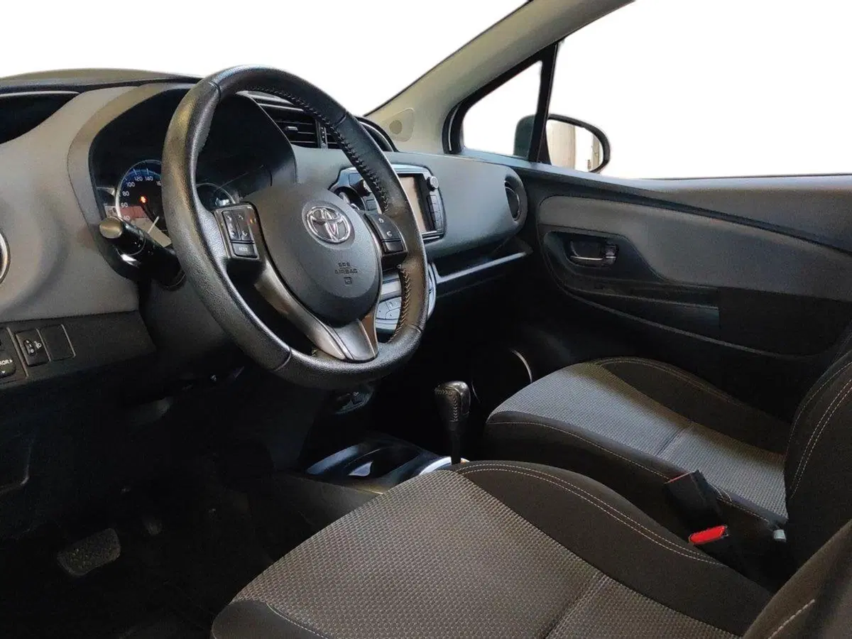 Toyota Yaris usata a Milano (8)