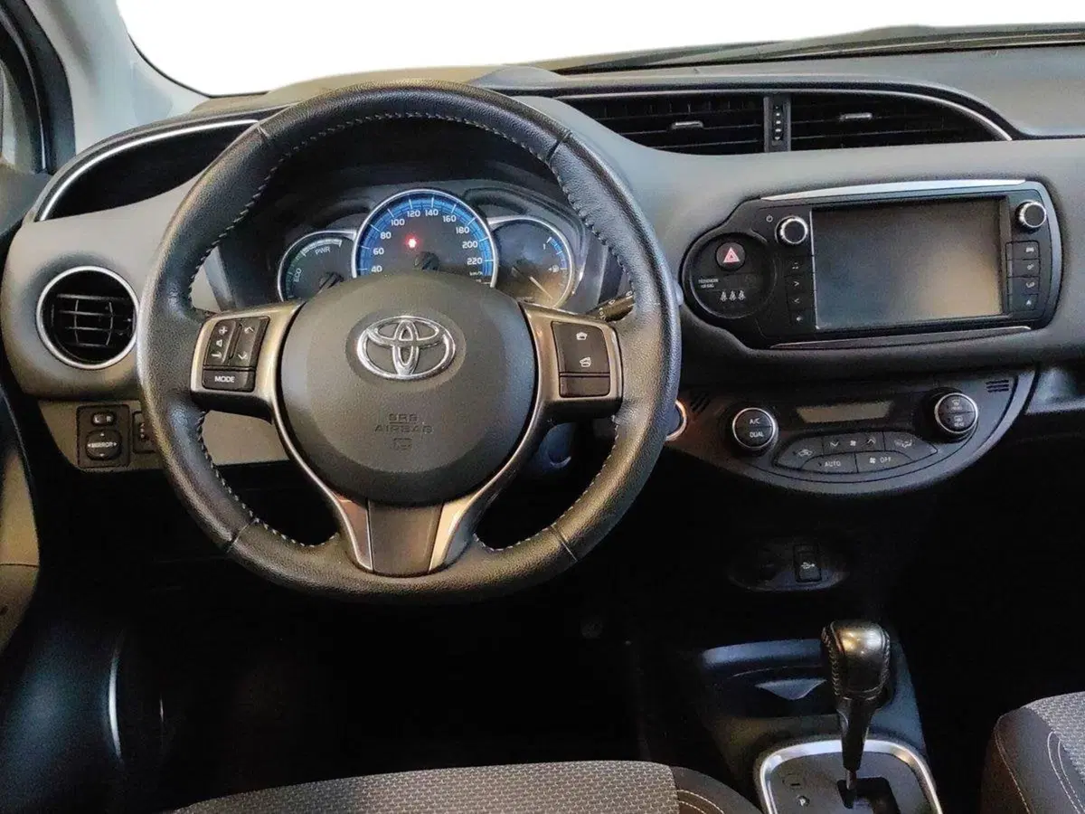 Toyota Yaris usata a Milano (9)