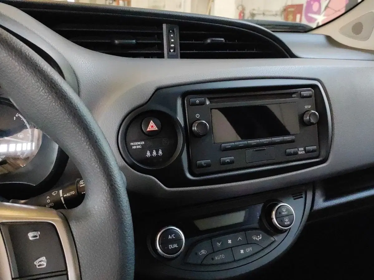 Toyota Yaris usata a Milano (11)
