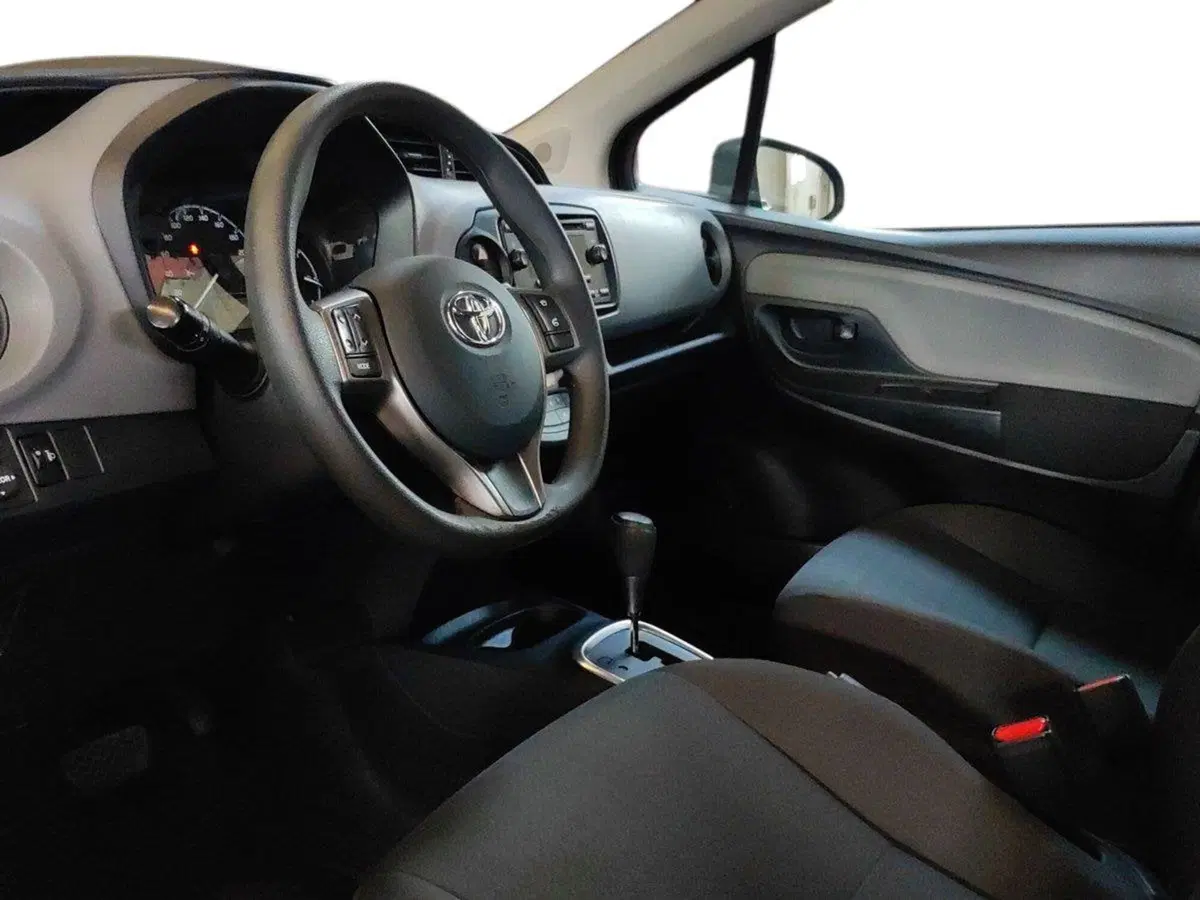 Toyota Yaris usata a Milano (8)