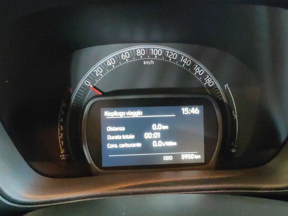 Toyota Aygo X usata a Milano (10)