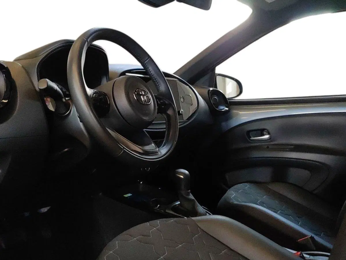 Toyota Aygo X usata a Milano (8)
