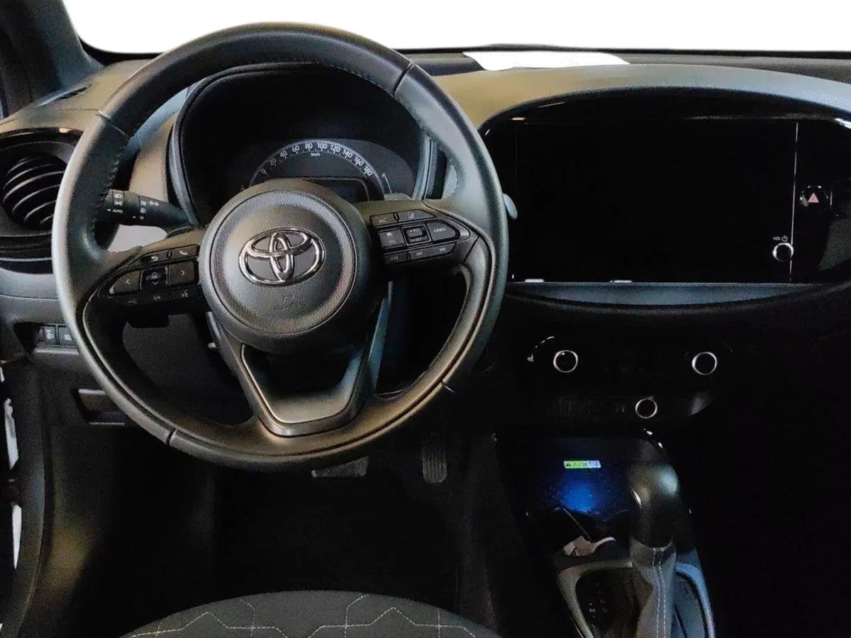 Toyota Aygo X usata a Milano (9)