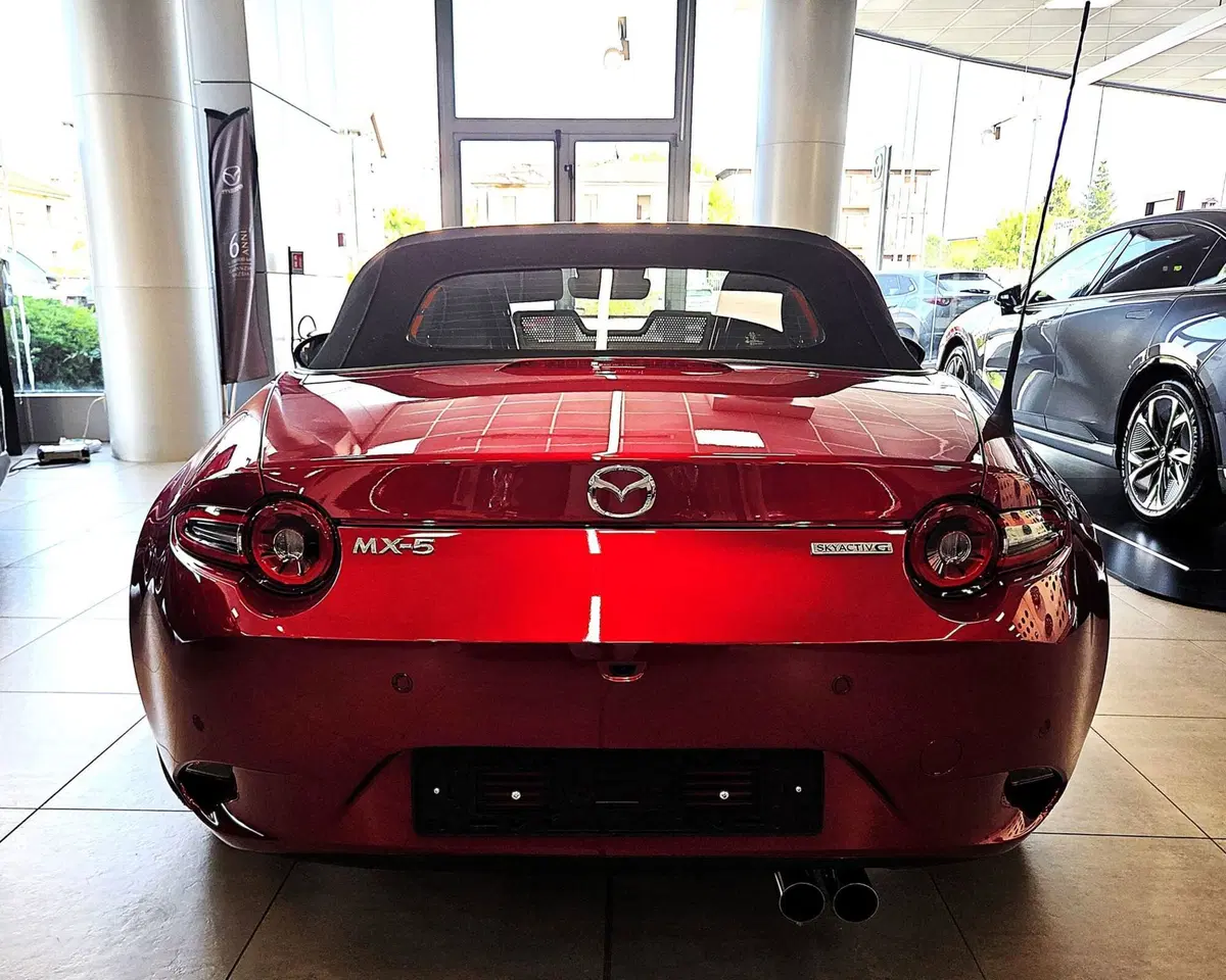 Mazda MX-5 nuova a Pavia (4)