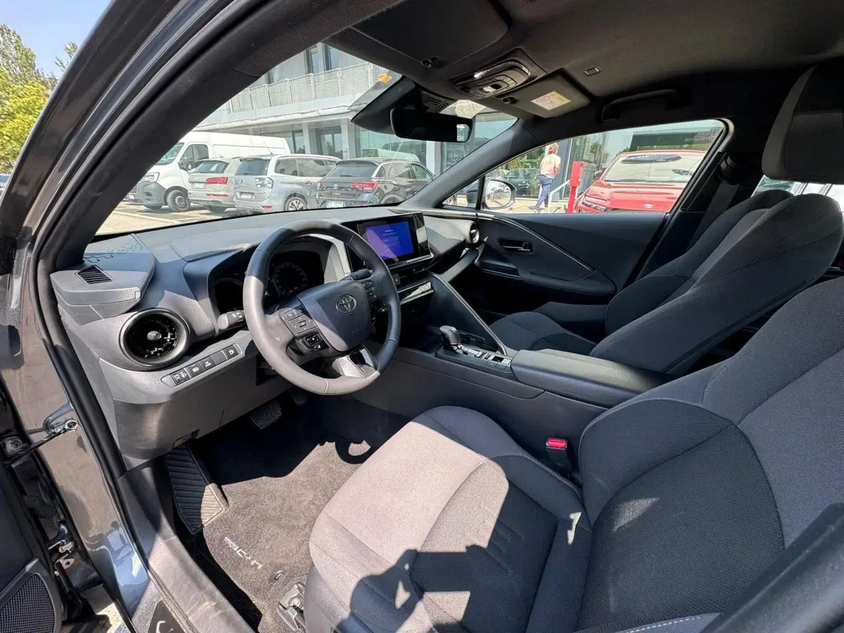 Toyota Toyota C-HR usata a Modena (12)
