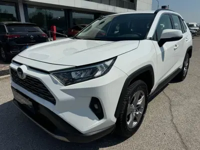 Toyota Rav4 HV (218CV) E-CVT 2WD Active del 2022 usata a Modena