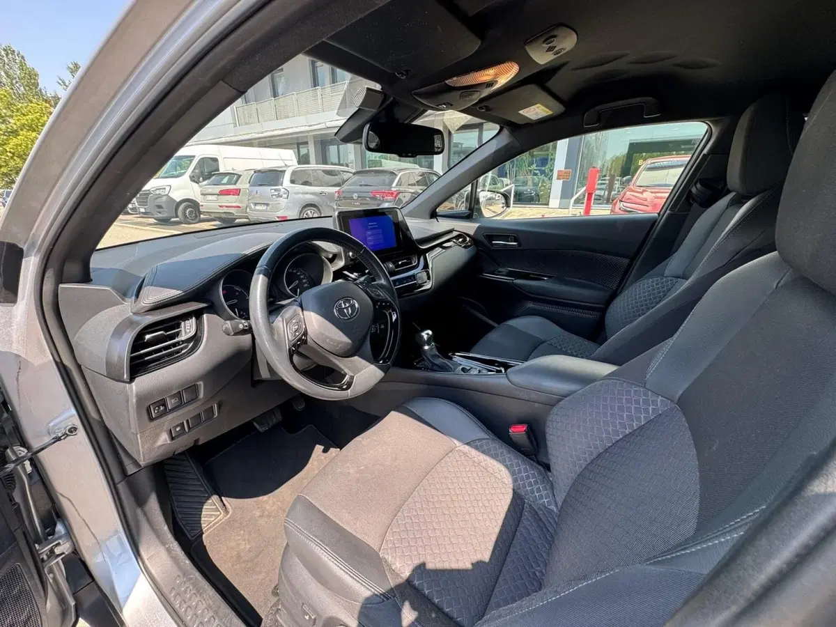 Toyota Toyota C-HR usata a Modena (12)