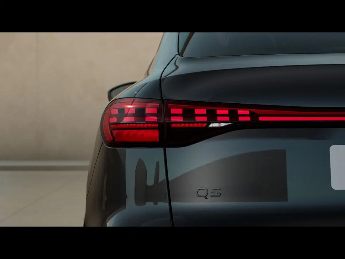 Audi Q4 Sportback nuova a Firenze (7)
