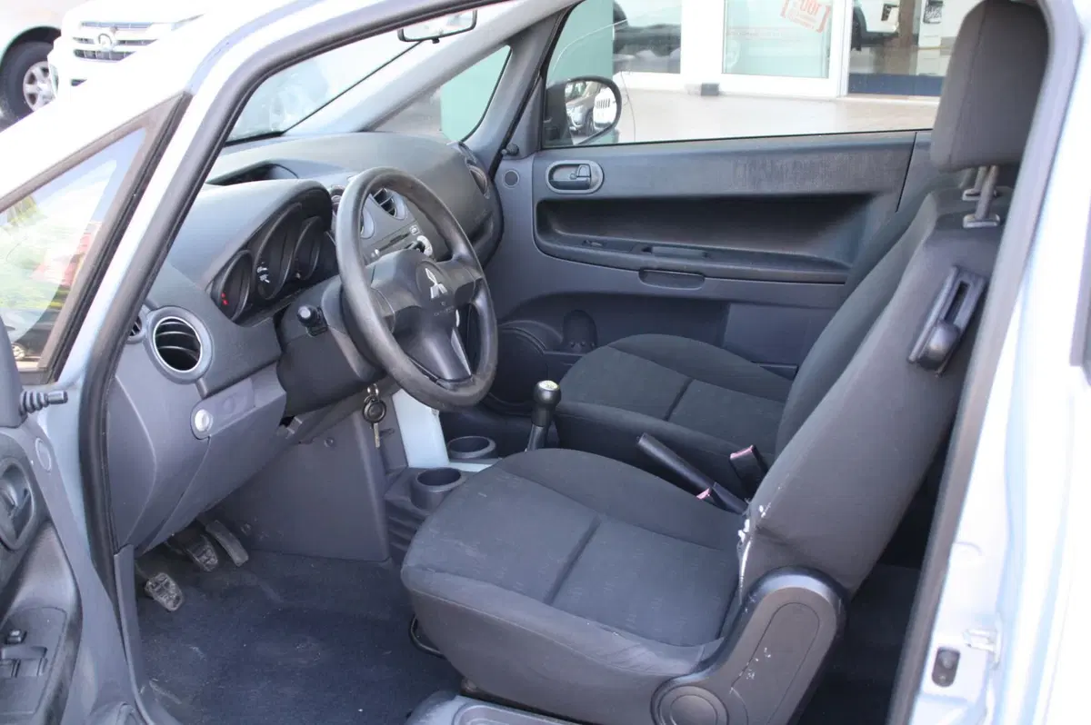 Mitsubishi Colt usata a Pordenone (9)