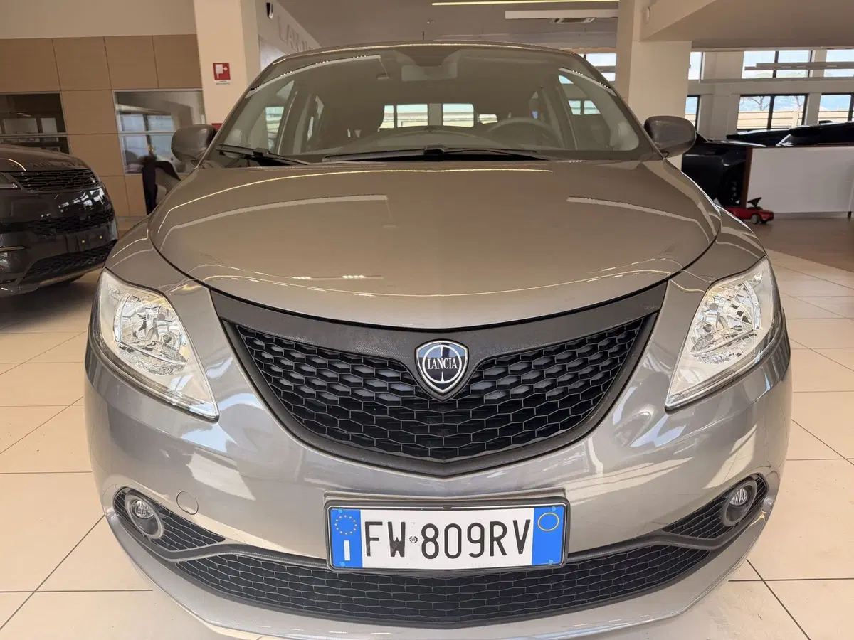Lancia Ypsilon usata a Latina (2)
