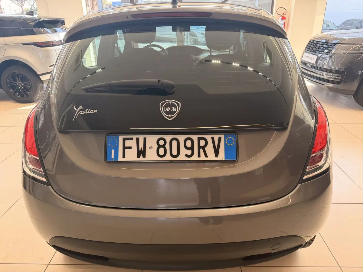 Lancia Ypsilon usata a Latina (5)