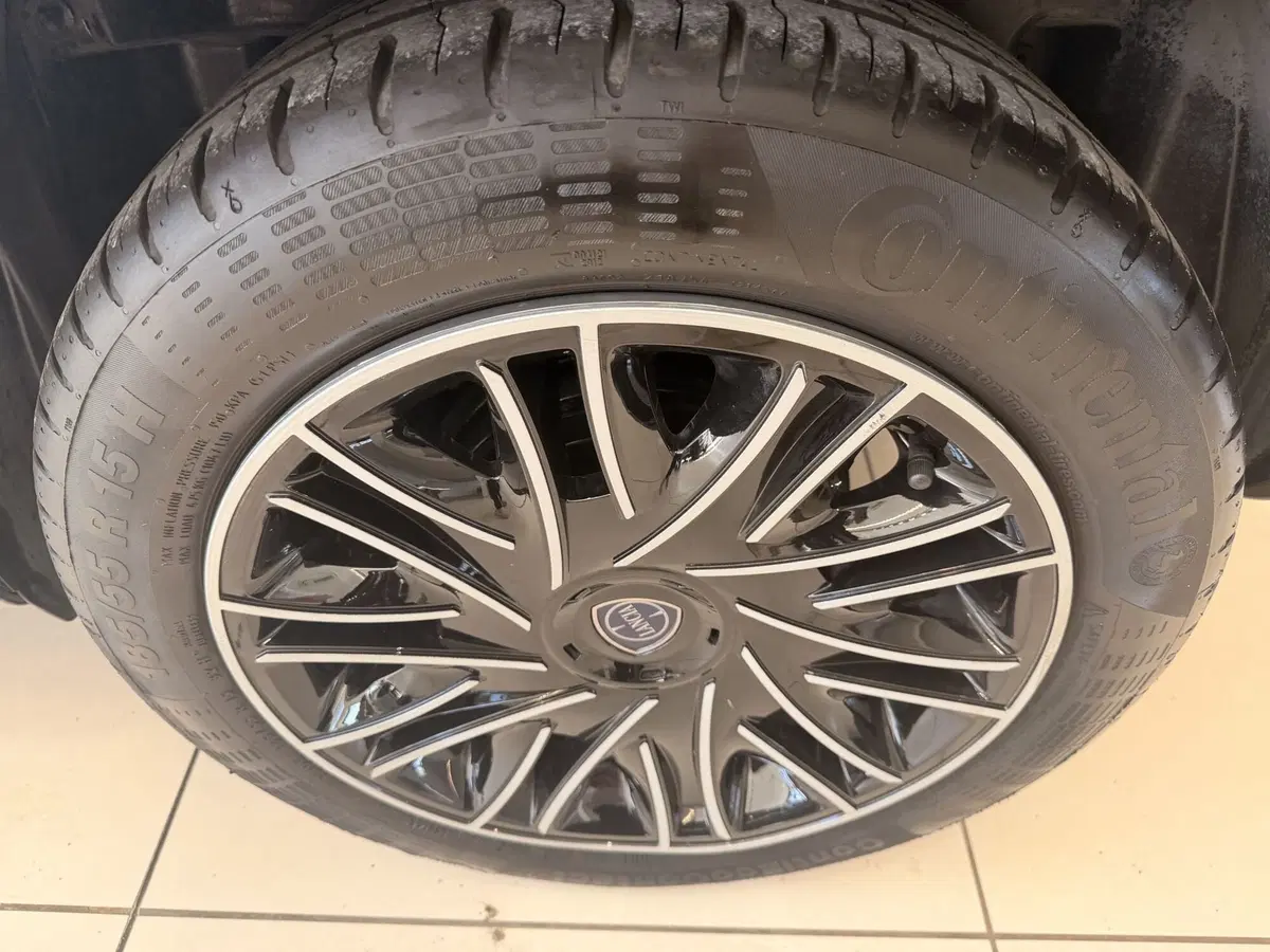 Lancia Ypsilon usata a Latina (9)