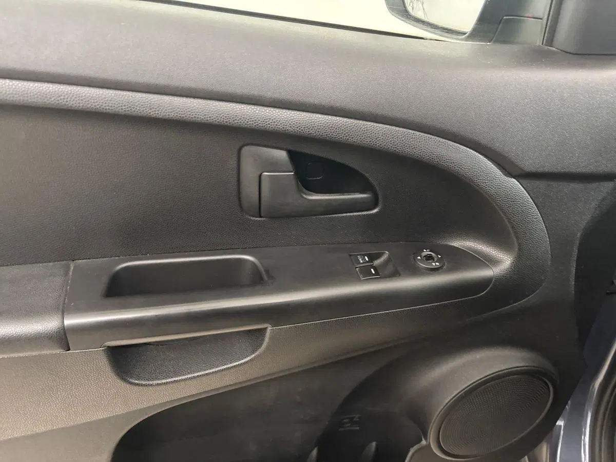 Kia Venga usata a Torino (13)