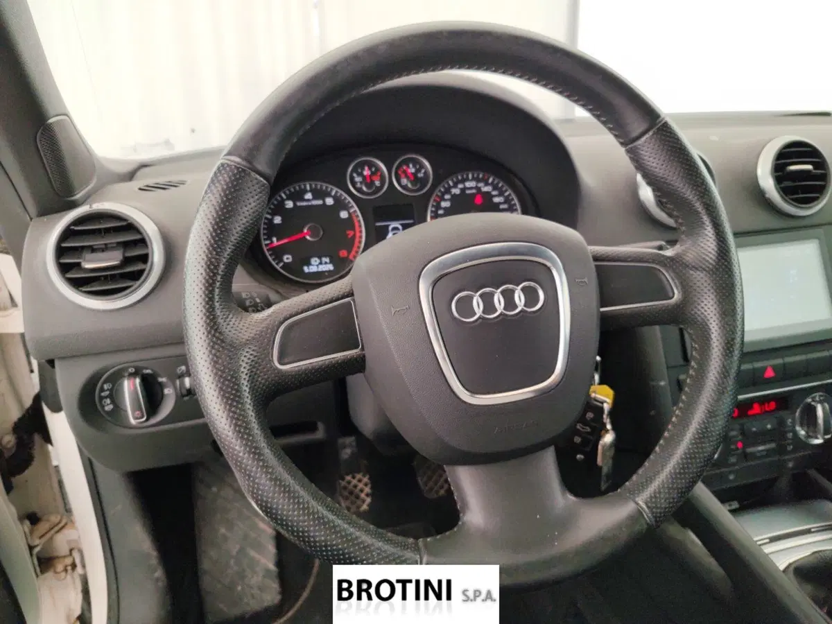 Audi A3 Cabrio usata a Massa-Carrara (14)