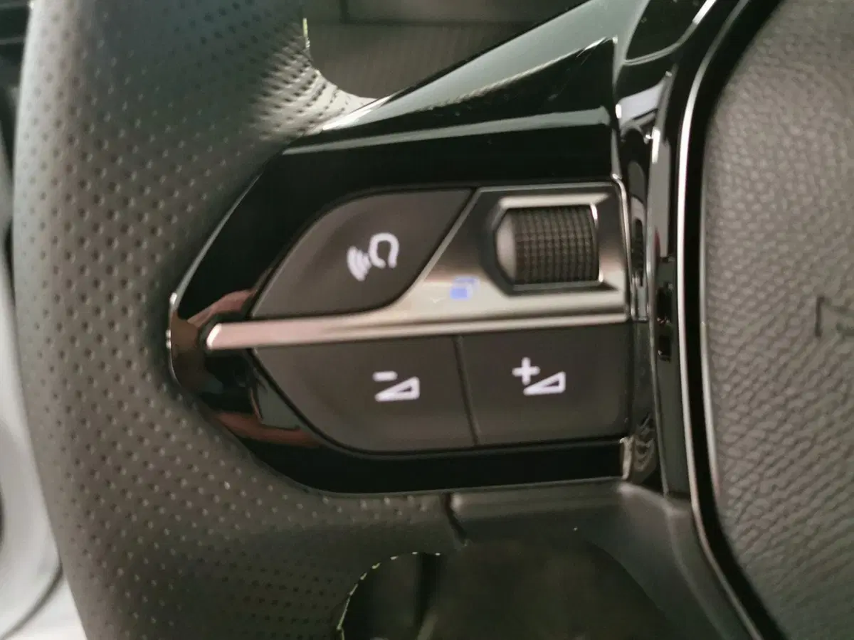 Peugeot 208 nuova a Brindisi (15)