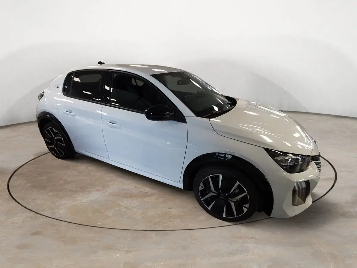 Peugeot 208 nuova a Brindisi (6)