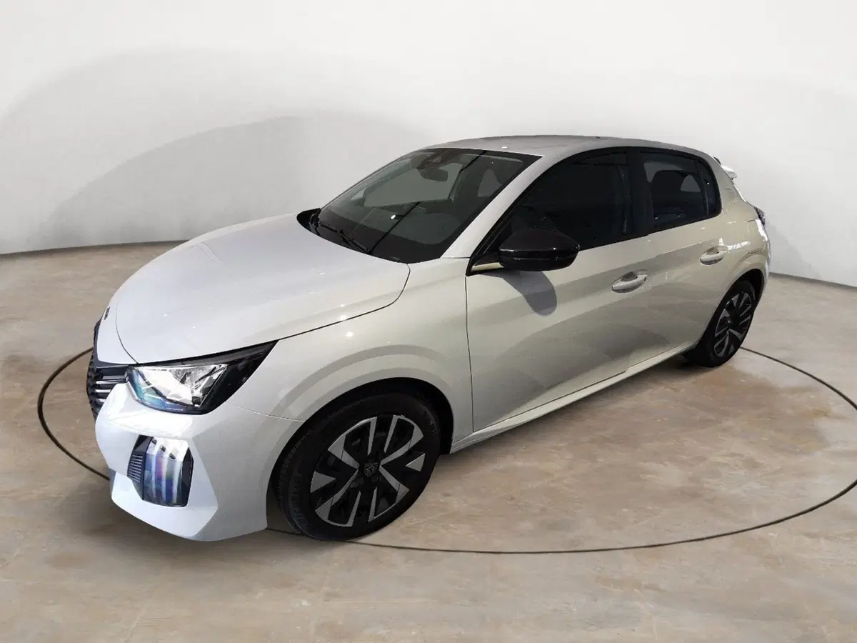 Peugeot 208 nuova a Taranto