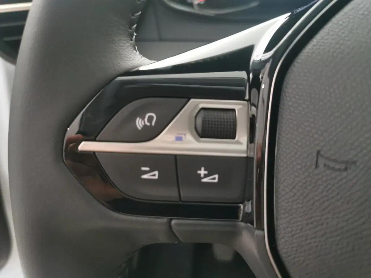 Peugeot 208 nuova a Taranto (13)