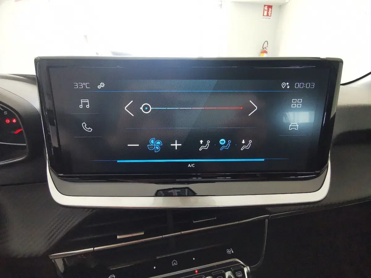 Peugeot 208 nuova a Taranto (14)