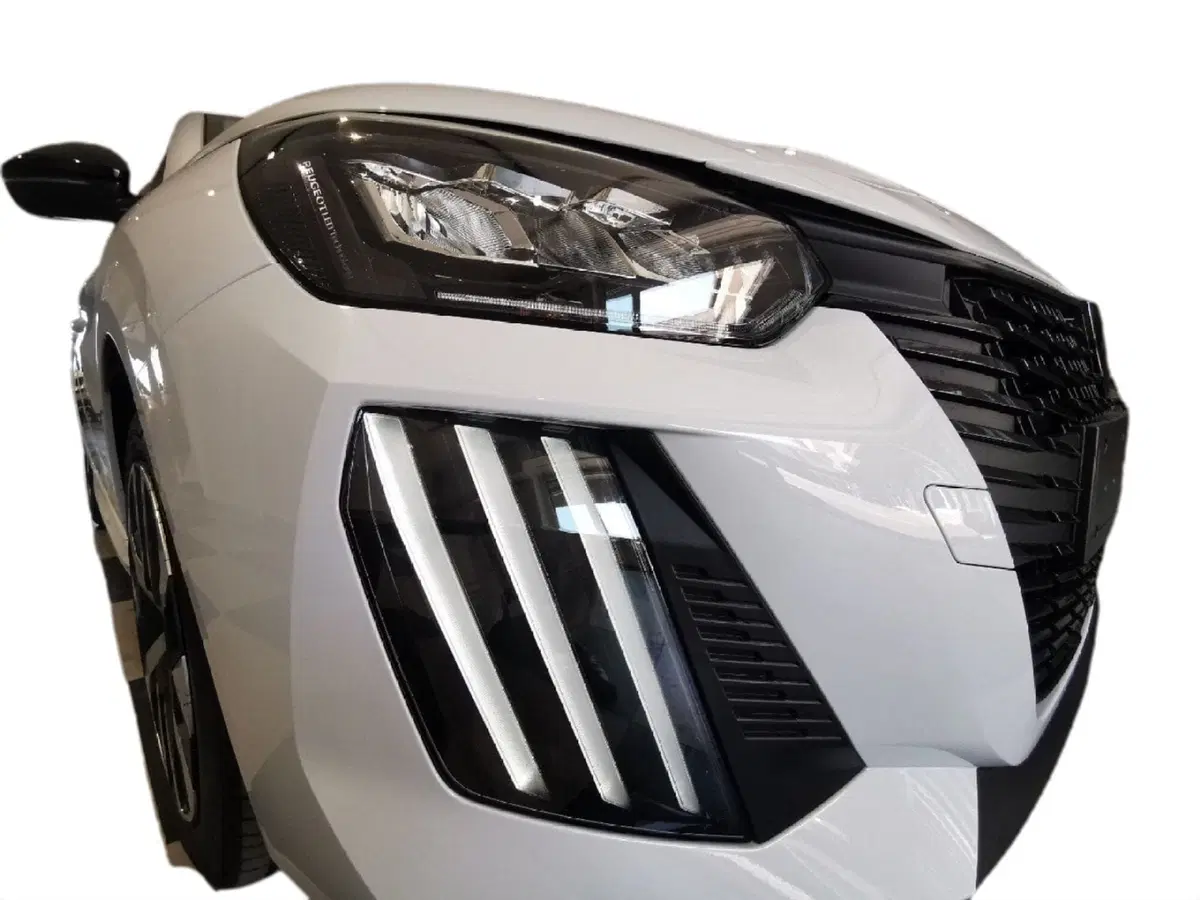 Peugeot 208 nuova a Taranto (17)