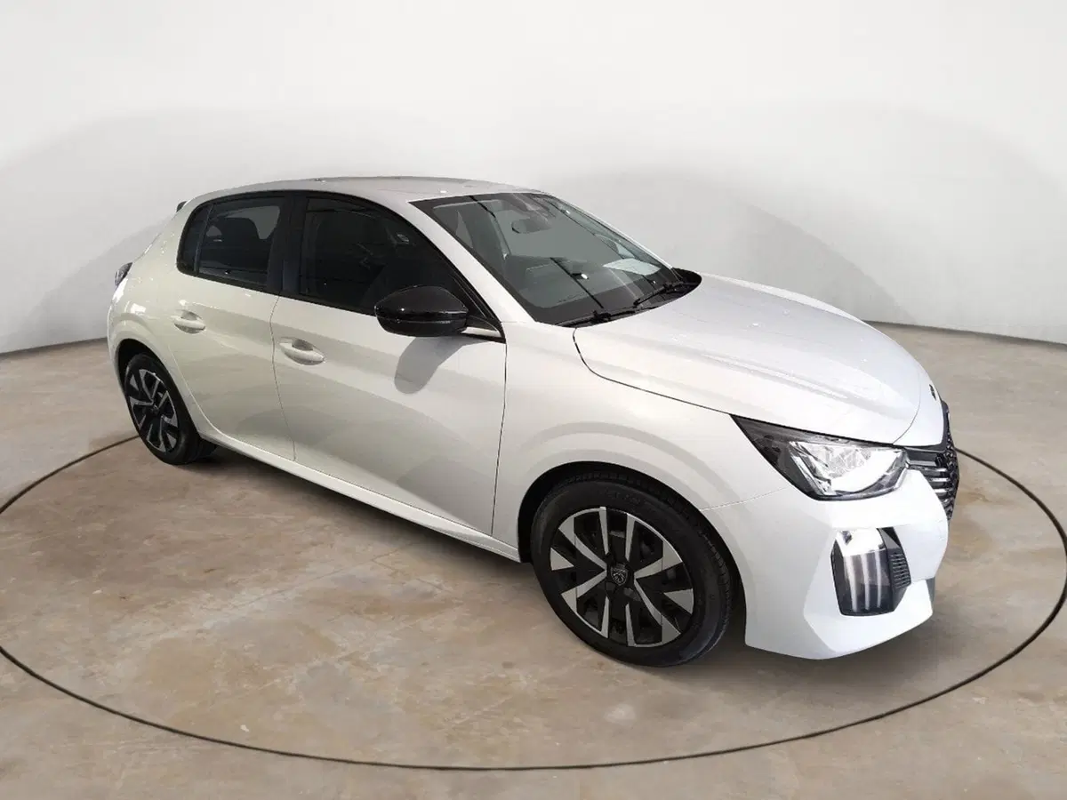 Peugeot 208 nuova a Taranto (3)