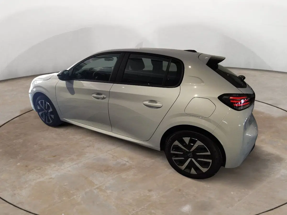 Peugeot 208 nuova a Taranto (5)