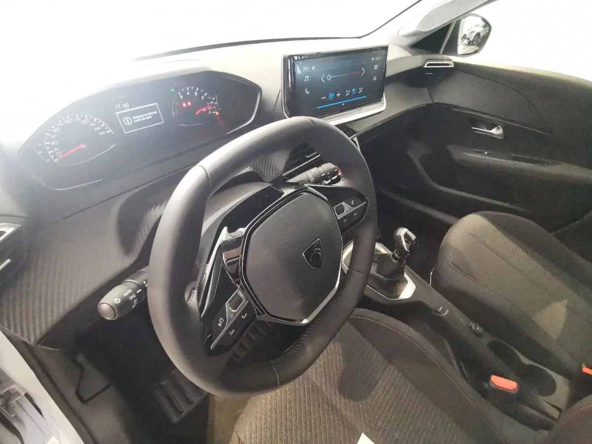 Peugeot 208 nuova a Taranto (9)