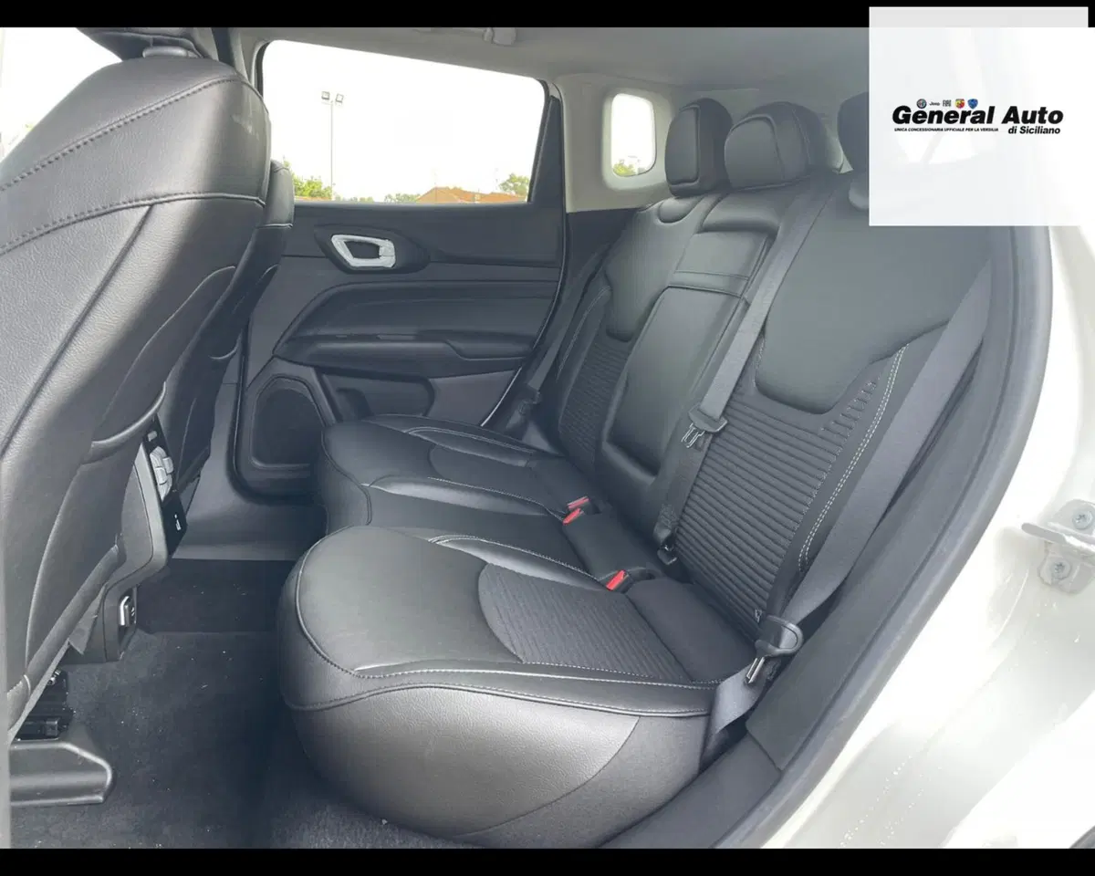 Jeep Compass nuova a Lucca (10)