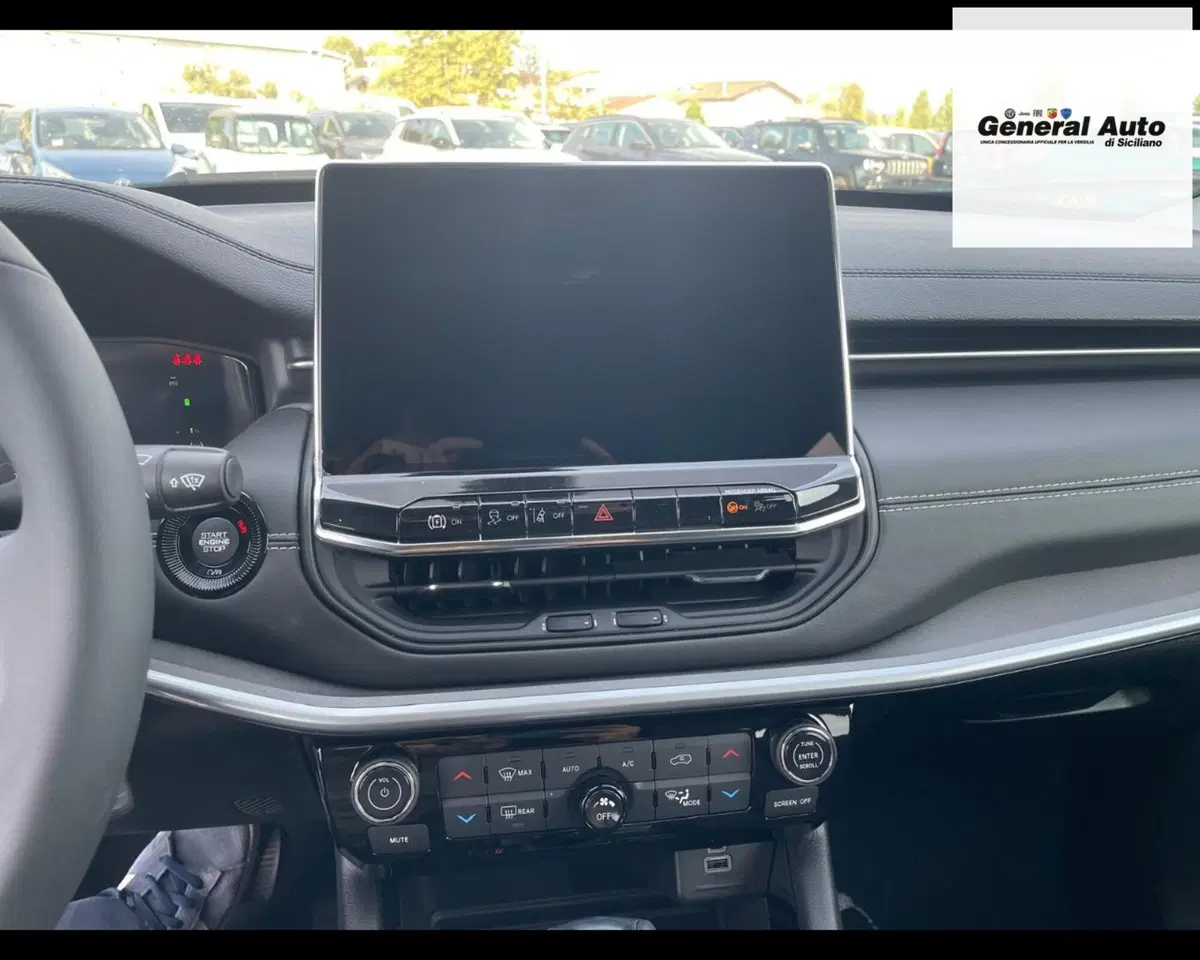 Jeep Compass nuova a Lucca (13)