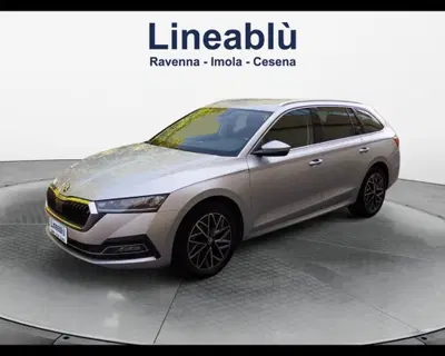 Skoda Octavia Station Wagon 2.0 TDI EVO SCR DSG Wagon Ambition del 2023 usata a Cesena
