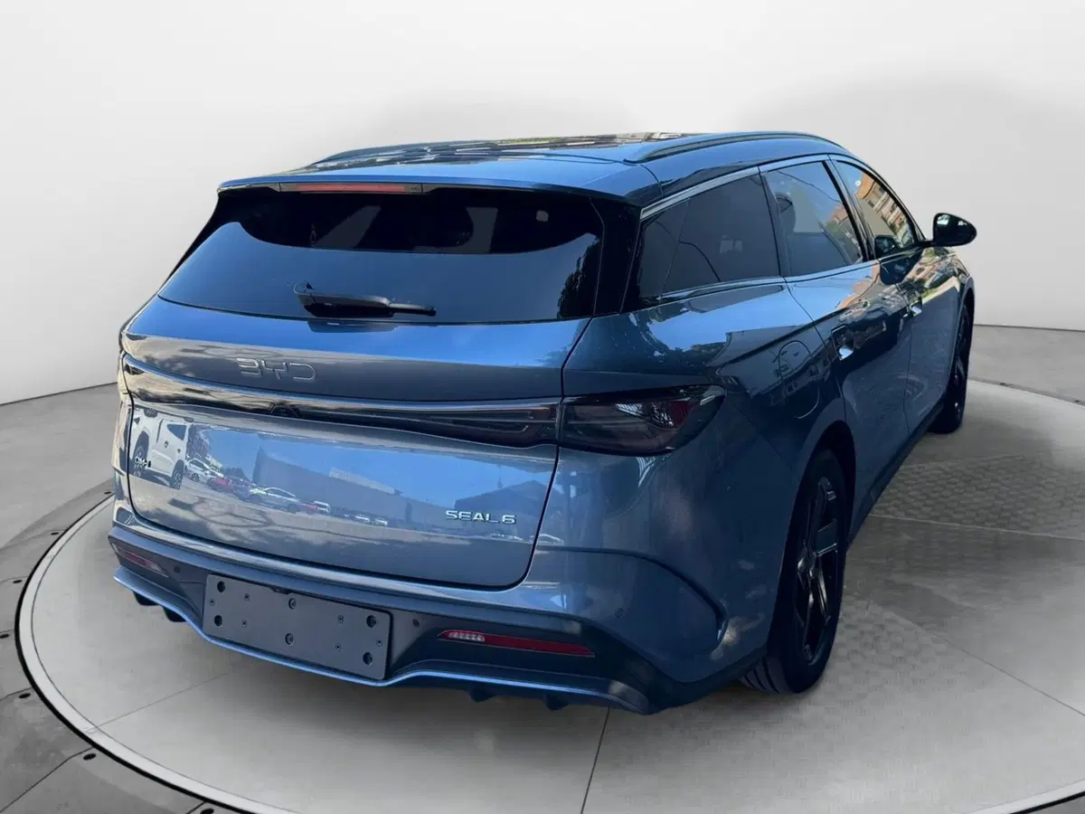 Byd Seal 6 DM-i Station Wagon nuova a Salerno (4)