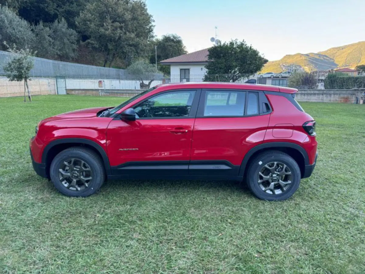 Jeep Avenger nuova a Salerno (10)
