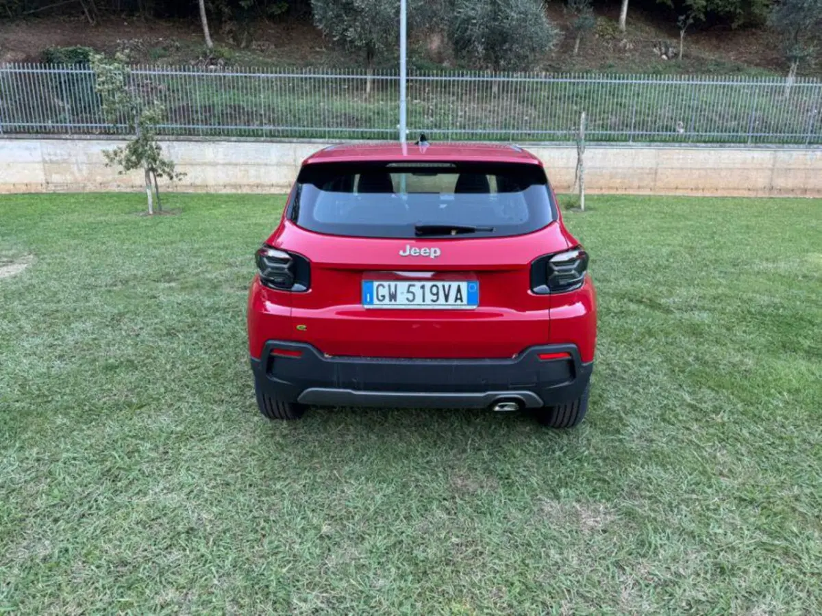 Jeep Avenger nuova a Salerno (11)