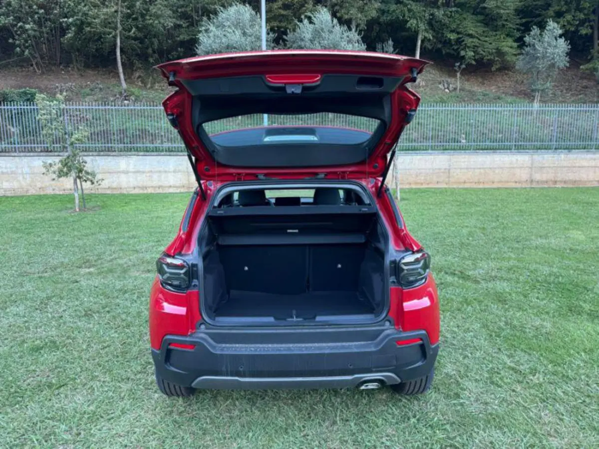 Jeep Avenger nuova a Salerno (12)