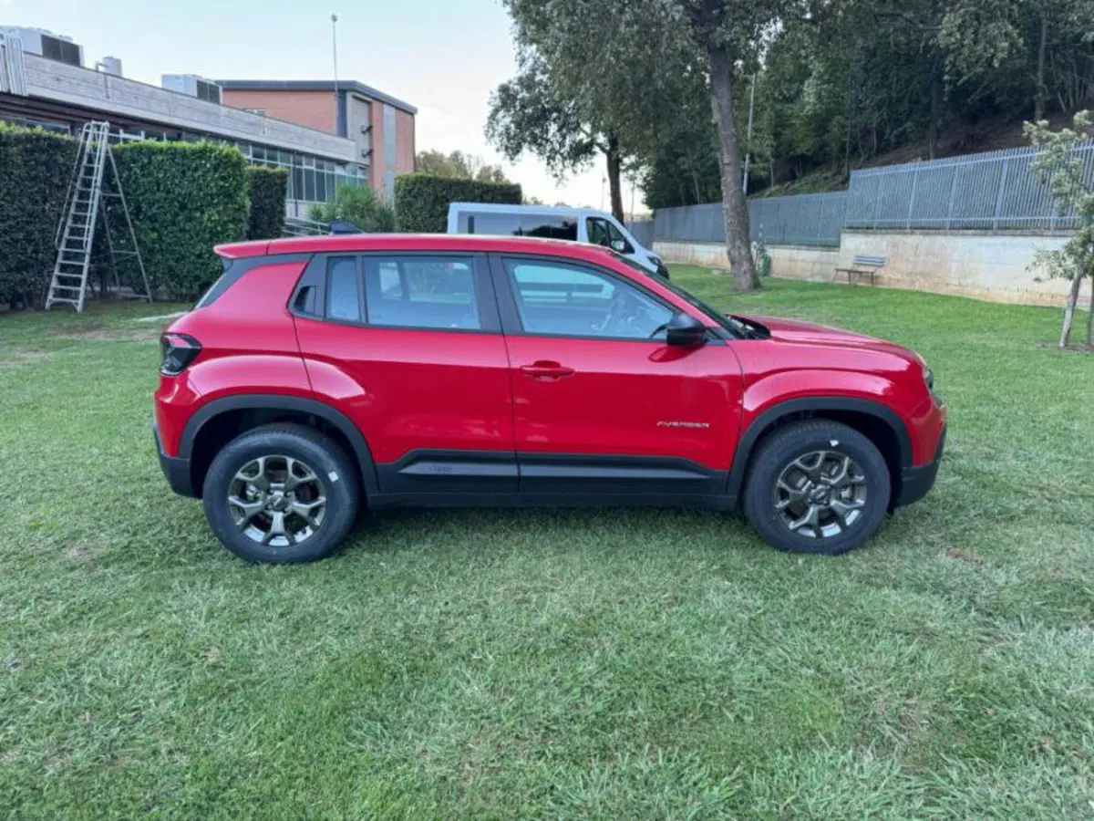 Jeep Avenger nuova a Salerno (14)