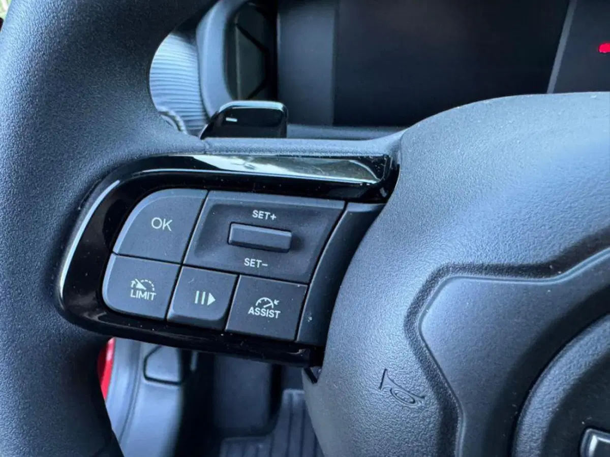 Jeep Avenger nuova a Salerno (17)