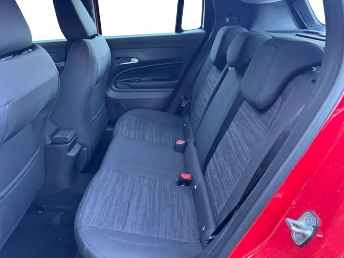 Jeep Avenger nuova a Salerno (7)