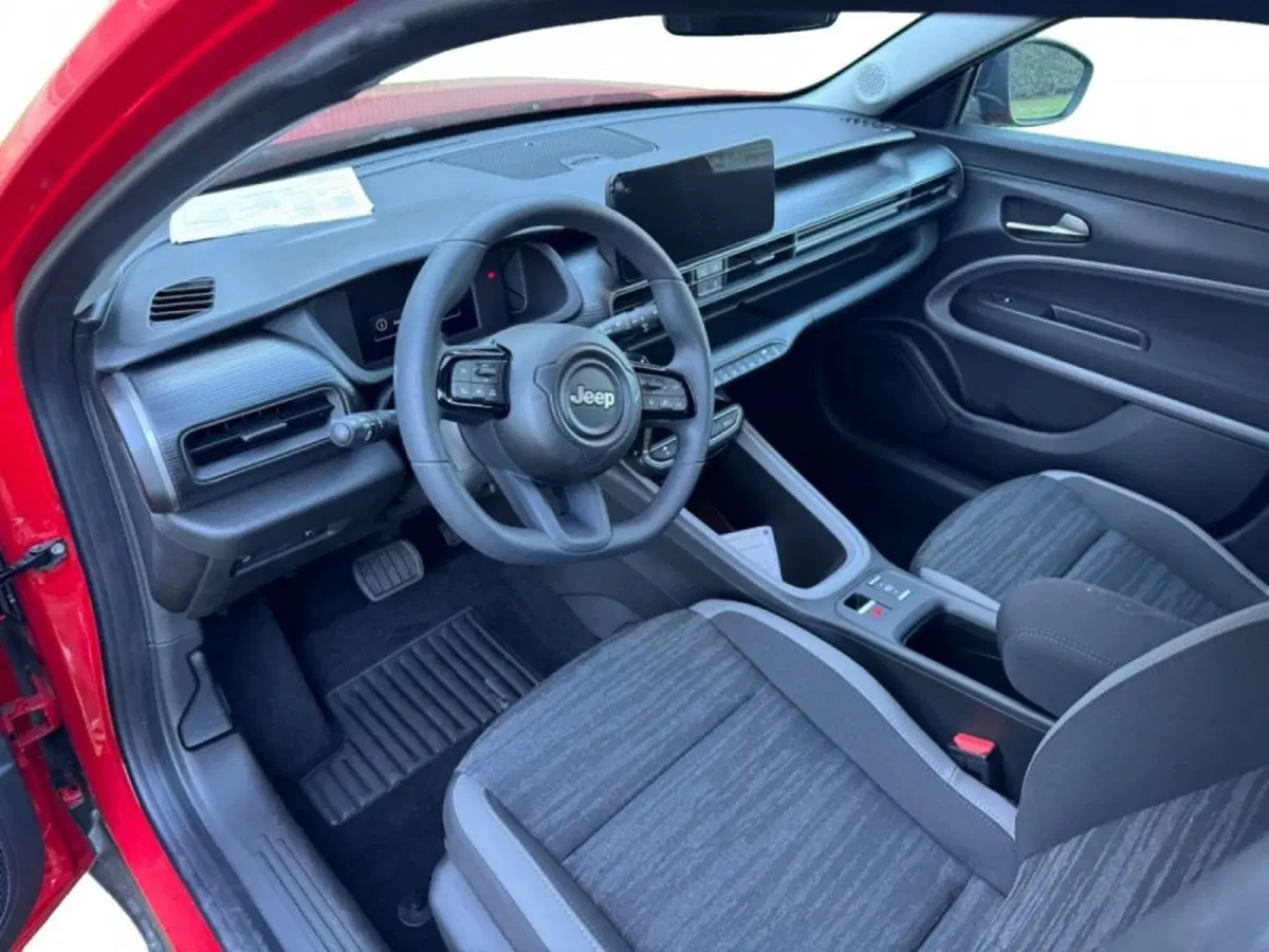 Jeep Avenger nuova a Salerno (8)