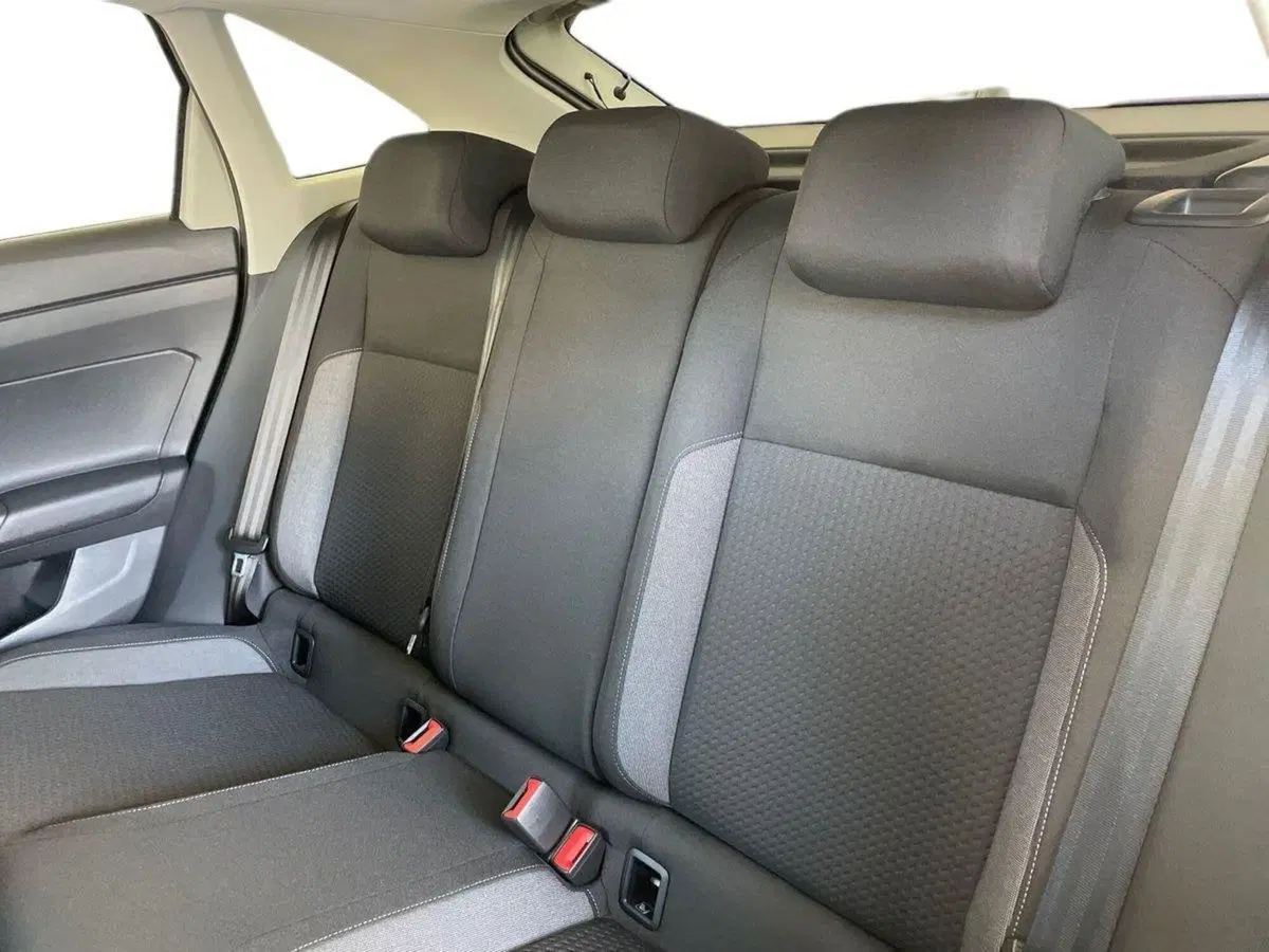Volkswagen Taigo nuova a Pistoia (12)