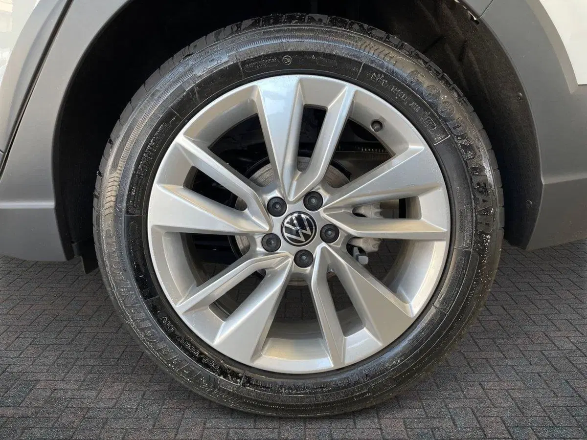 Volkswagen Taigo nuova a Pistoia (6)